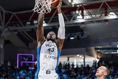 伦纳德申请买断加盟雄鹿，新赛季NBA格局再变，雄鹿挑战湖人豪强！