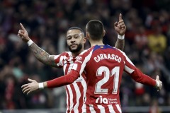 在巴塞罗那，手机绑成这样才敢上街？