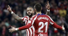 在巴塞罗那，手机绑成这样才敢上街？